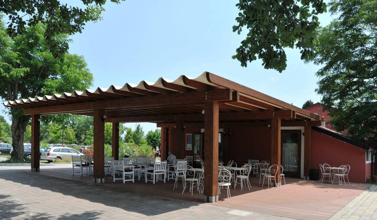 The veranda of Bar del Golf, overlooking the 18th green at Rimini Verucchio Golf Club.